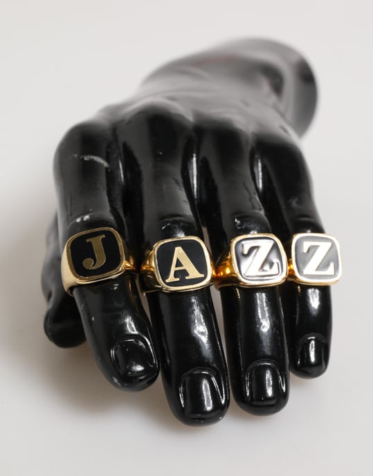 Goldfarbene Messing JAZZ Buchstaben Set 4 Teile Verstellbarer Ring - Image 5