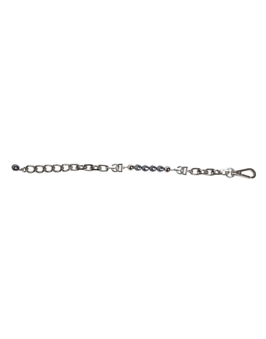Armband mit grauen Perlen und Silberfarbener Kette mit Karabinerhaken-Logo - Image 4