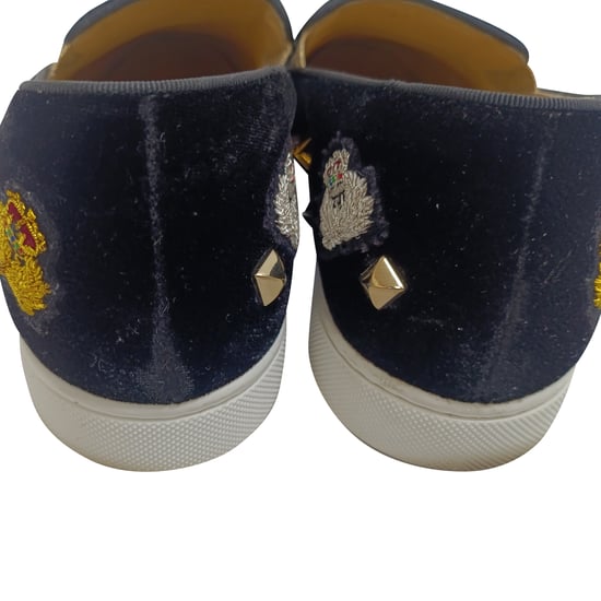 Christian Louboutin Miss Academy Slip-On Sneakers in schwarzem Samt - Image 2