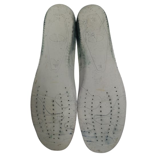 Valentino Garavani One Stud Low-Top Sneakers aus weißem Lammleder - Image 2