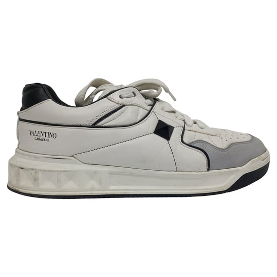 Valentino Garavani One Stud Low-Top Sneakers aus weißem Lammleder - Image 6