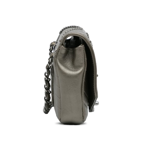 Chanel Umhängetasche mit Metalkettendetails - Image 3