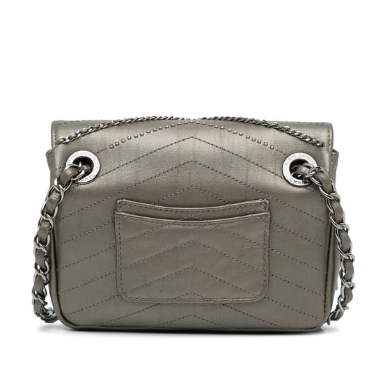 Chanel Umhängetasche mit Metalkettendetails - Image 4