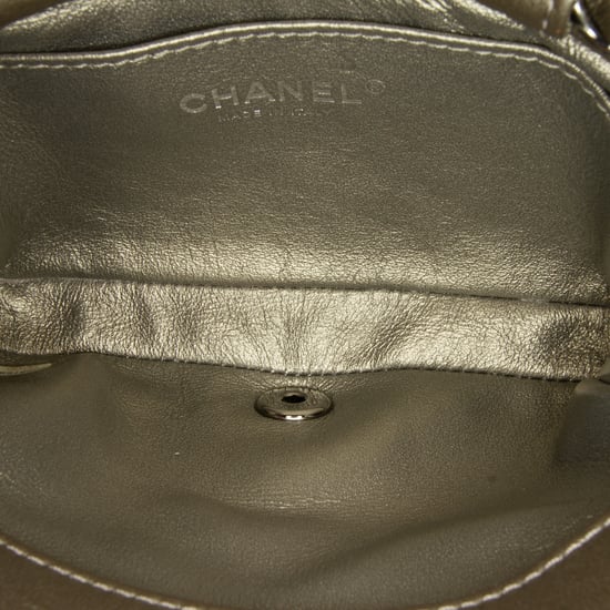 Chanel Umhängetasche mit Metalkettendetails - Image 6