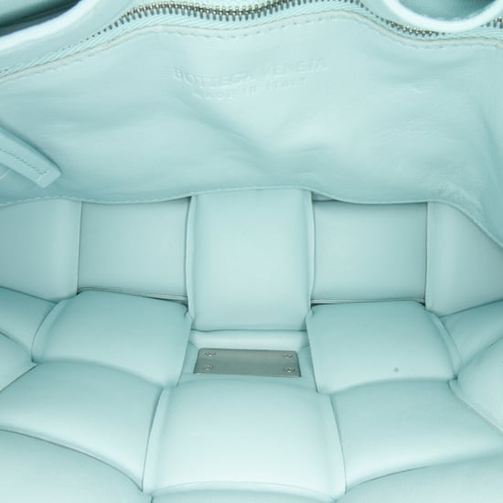 Polsterte Umhängetasche im Kassettendesign - Image 6