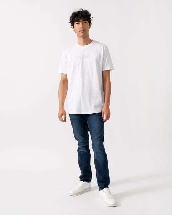 U0002 mit Tonal Milano/New York Logo T-Shirt in Weiß - Image 4