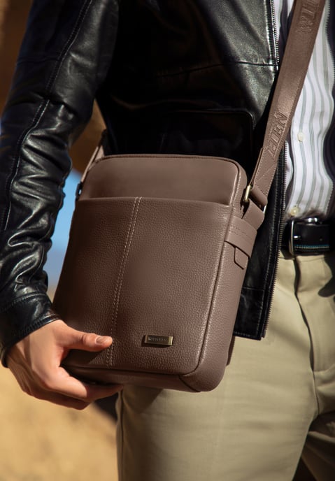 Wittchen Herren-Umhängetasche aus Leder mit zwei Texturen in Taupe, Naturleder - Image 2