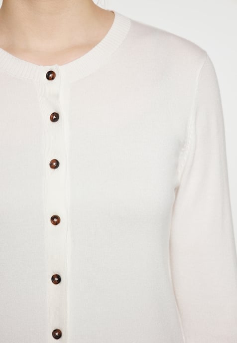 RISA Strickjacke Damen Wollweiß - Image 3