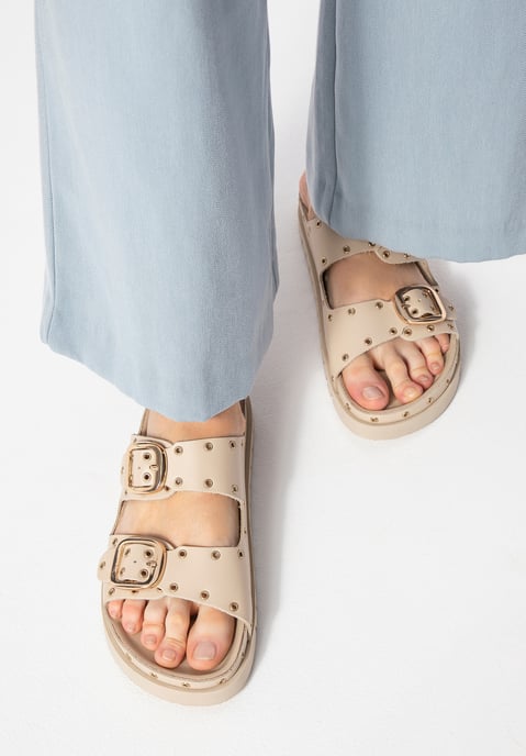 Wittchen Damen-Lederpantoletten mit Metalldetails, beige und goldfarben - Image 1