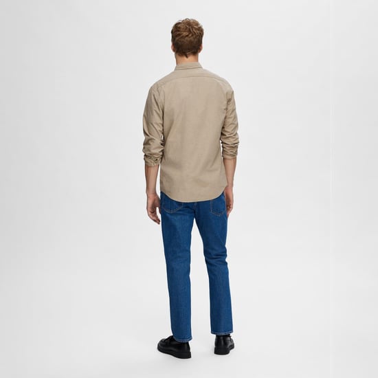 Ausgewähltes Hemd für Männer. Das Hemd ist aus 100% Baumwolle gefertigt und hat eine schmale Passform.  Marke: SelectedModellname: Rick Slim FitKategorie: HerrenhemdMaterialien: BaumwolleFarbe: morel beige - Image 2