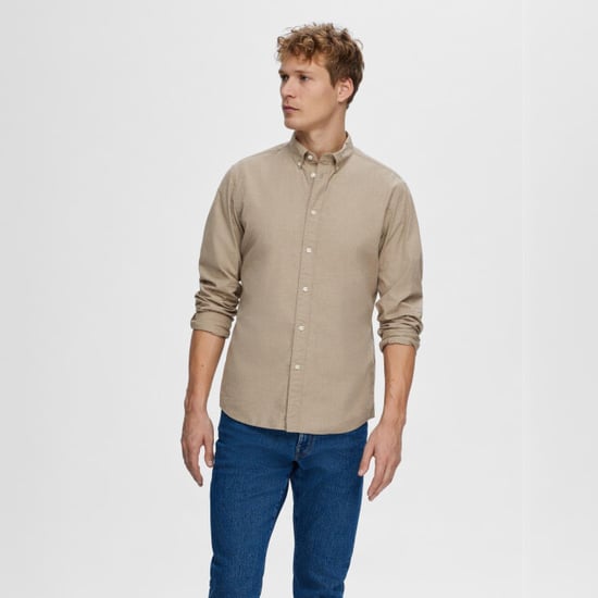 Ausgewähltes Hemd für Männer. Das Hemd ist aus 100% Baumwolle gefertigt und hat eine schmale Passform.  Marke: SelectedModellname: Rick Slim FitKategorie: HerrenhemdMaterialien: BaumwolleFarbe: morel beige - Image 3