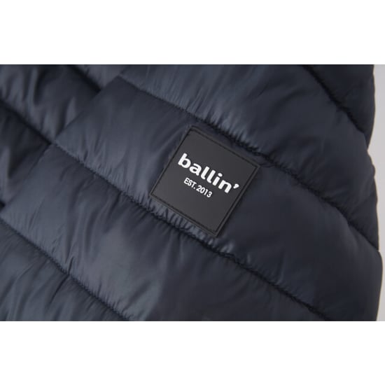 Winterjacke für Männer von der Marke Ballin Est. 2013. Die Jacke besteht aus hochwertigem Polyester und hat eine normale Passform. - Image 4