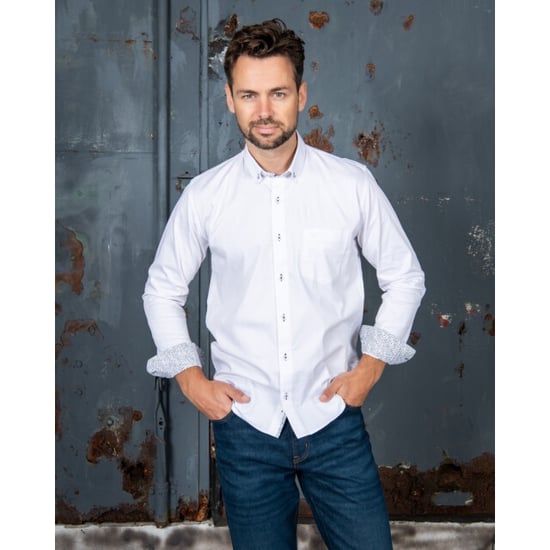 Cappuccino Italia Hemd für Herren. Das Hemd ist aus Baumwolle und Elastan gefertigt und hat eine normale Passform. Auf der Brusttasche ist ein schönes Cappuccino-Logo aufgestickt. Marke: Cappuccino ItaliaModellname: Stretch Shirt AnconaKategorie: HerrenM - Image 2