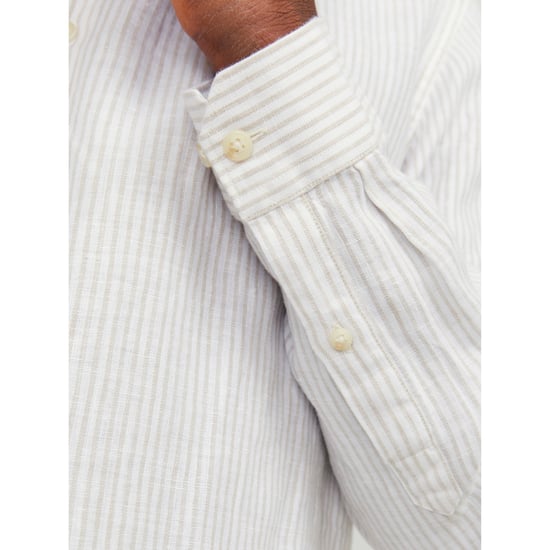 Herrenhemd der Marke Jack & Jones. Das Hemd ist aus hochwertigem Leinen gefertigt. Das luftige Material sorgt für einen herrlich leichten Tragekomfort.  Marke: Jack & JonesModellname: Parker Linen StripeKategorie: HerrenhemdenMaterialien: Baumwolle, Polye - Image 3