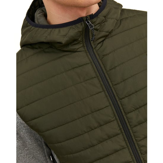 Gesteppte Jacke der Marke Jack & Jones. Die Steppjacke ist aus hochwertigem Polyester gefertigt. Das hochwertige Polyester sorgt dafür, dass die Jacke sehr strapazierfähig ist.  Marke: Jack & JonesModellname: Multi jacketKategorie: Herren SteppjackeMateri - Image 2