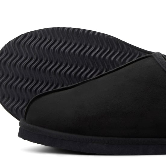 Warme Hausschuhe von der Marke Jack & Jones. Die Hausschuhe sind mit Kunstpelz gefüttert, wodurch sie herrlich warm und angenehm zu tragen sind. Marke: Jack & JonesModellname: Dudely Microfibre SlippersKategorie: Herren-PantoffelnMaterialien: PolyesterFa - Image 5