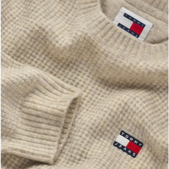 Herrenpulli der Marke Tommy Jeans. Die Pullover von Tommy Jeans sind aus Bio-Baumwolle und Polyester hergestellt und haben eine normale Passform. Die weiche Baumwolle sorgt für hohen Tragekomfort. Marke: Tommy JeansModellname: Waffle SweaterKategorie: He - Image 3
