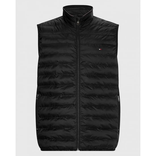 Halten Sie sich in den kühleren Monaten in dieser Pufferweste warm, die sich durch ihr praktisches Faltdesign und die recycelte Wattierung auszeichnet.
&nbsp;
Höhepunkte
- Recyceltes Polyester
- Packbar
- Gepolstert
- Trichterförmiger Halsausschnitt
- Dur - Image 5