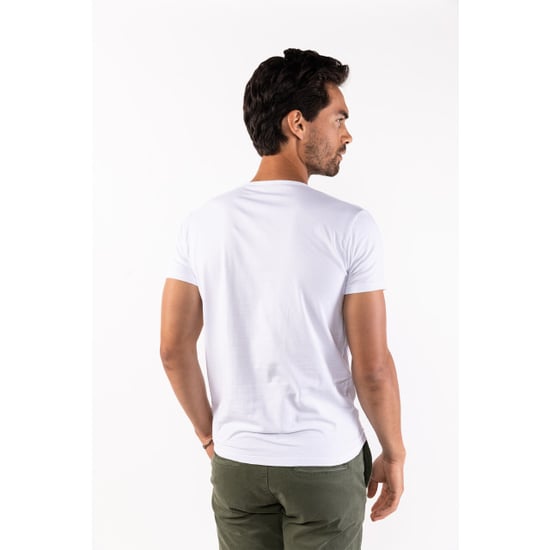 Herren-T-Shirt der Marke Presly & Sun. Die T-Shirts von Presly & Sun sind aus Bio-Baumwolle und Elastan hergestellt und haben eine figurbetonte Passform. Die weiche Baumwolle und das Elastan sorgen für einen hohen Tragekomfort.  Marke: Presly & SunModelln - Image 2