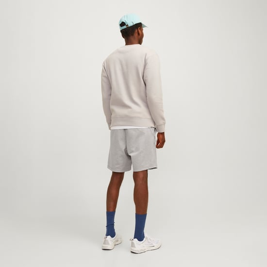 Herren-Shorts der Marke Jack & Jones. Die Shorts sind aus hochwertiger Baumwolle, Polyester und Elastan gefertigt. Die feine Mischung dieser Materialien sorgt für hohen Tragekomfort. Marke: Jack & JonesModellname: Gordon Cloud Sweat ShortKategorie: Short - Image 4