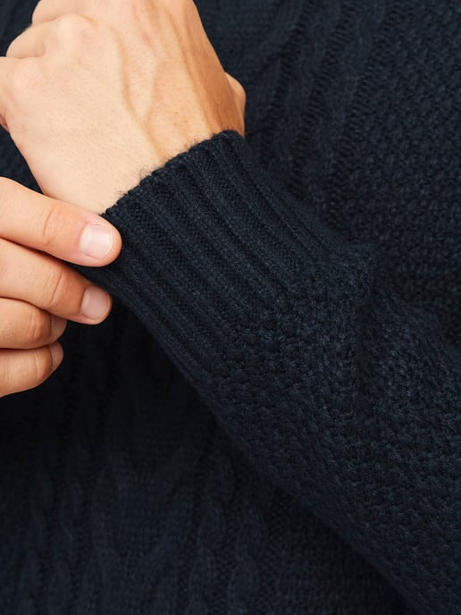Herrenpulli der Marke Jack & Jones. Der Pullover ist aus hochwertiger Baumwolle und Polyester gefertigt. Die feine Mischung dieser Materialien sorgt für einen herrlich warmen Tragekomfort. Marke: Jack & JonesModellname: Craig Knit Roll NeckKategorie: Her - Image 5