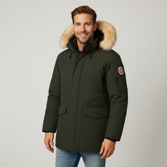 Subprime-Parka für Männer. Der Parka besteht aus hochwertigem Polyester und hat ein warmes Innenfutter. Er ist ideal für die kalten Wintermonate. Der Pelzkragen besteht aus Kunstpelz und ist abnehmbar. - Image 3
