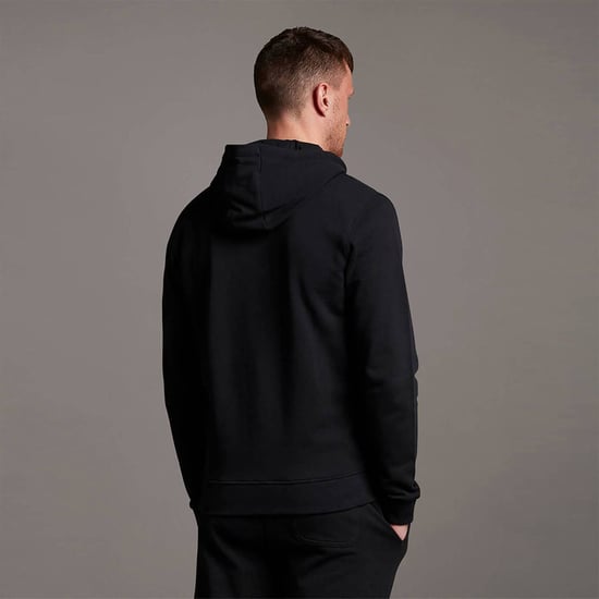 Der Lyle & Scott Kapuzenpullover mit Reißverschluss gehört zu unserer Essentials-Reihe und ist ein zuverlässiger Kapuzenpullover, der zu jedem Freizeitoutfit passt. Er besteht aus 100 % Baumwolle und hat eine Kapuze mit Kordelzug, Seitentaschen, einen dur - Image 2