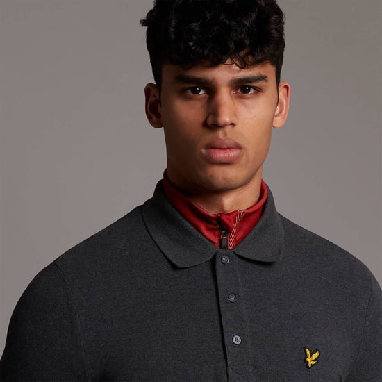 Als ultimative Stilikone von Lyle & Scott steht unser einfarbiges Poloshirt seit Jahrzehnten an der Spitze der Mode. Erhältlich in einer Vielzahl von Farben und hergestellt aus einer leichten, weichen Baumwollmischung, sind unsere Polos ein Muss für jeden - Image 4