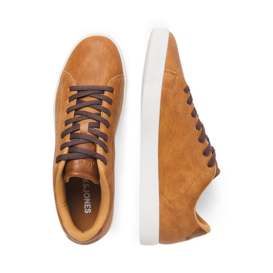 Herren-Turnschuhe von der Marke Jack & Jones. Der Schuh ist aus hochwertigem Kunstleder gefertigt. Marke: Jack & JonesModellname: BossKategorie: HerrenschuheMaterialien: KunstlederFarbe: cognac - Image 3