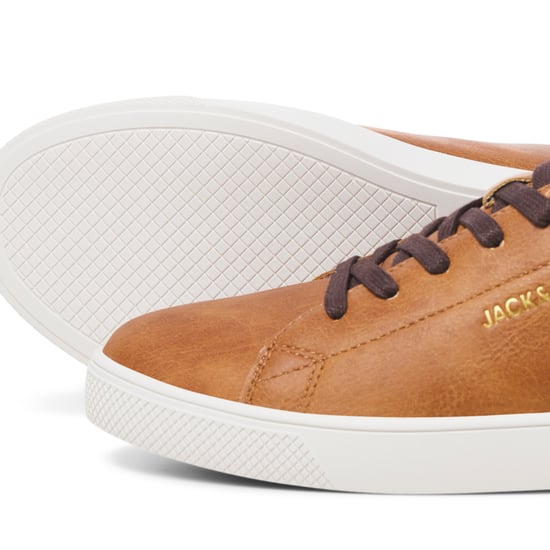 Herren-Turnschuhe von der Marke Jack & Jones. Der Schuh ist aus hochwertigem Kunstleder gefertigt. Marke: Jack & JonesModellname: BossKategorie: HerrenschuheMaterialien: KunstlederFarbe: cognac - Image 6