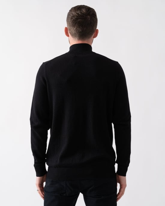 Lyle & Scott � Pullover aus Baumwollmerinowolle mit 1/4-Rei�verschluss in Schwarz - Image 4