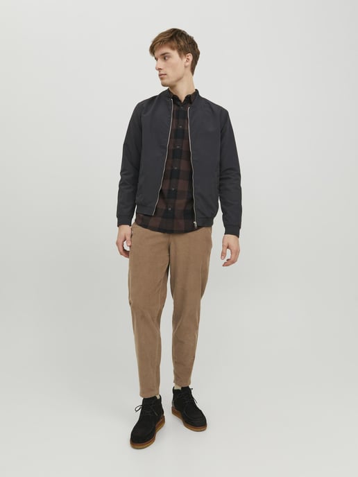 Roy Bomber Jacket von Jack & Jones in der farbe Schwarz. - Image 2