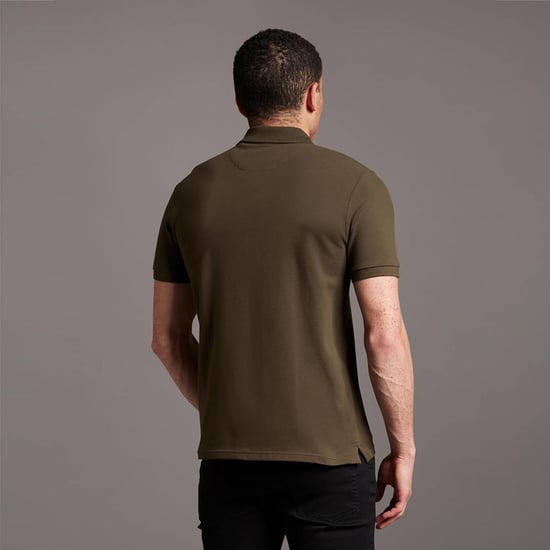 Als ultimative Stilikone von Lyle & Scott steht unser einfarbiges Poloshirt seit Jahrzehnten an der Spitze der Mode. Erhältlich in einer Vielzahl von Farben und hergestellt aus einer leichten, weichen Baumwollmischung, sind unsere Polos ein Muss für jeden - Image 2