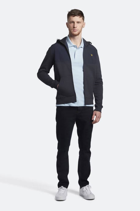 Als ultimative Stilikone von Lyle & Scott steht unser einfarbiges Poloshirt seit Jahrzehnten an der Spitze der Mode. Erhältlich in einer Vielzahl von Farben und hergestellt aus einer leichten, weichen Baumwollmischung, sind unsere Polos ein Muss für jeden - Image 3