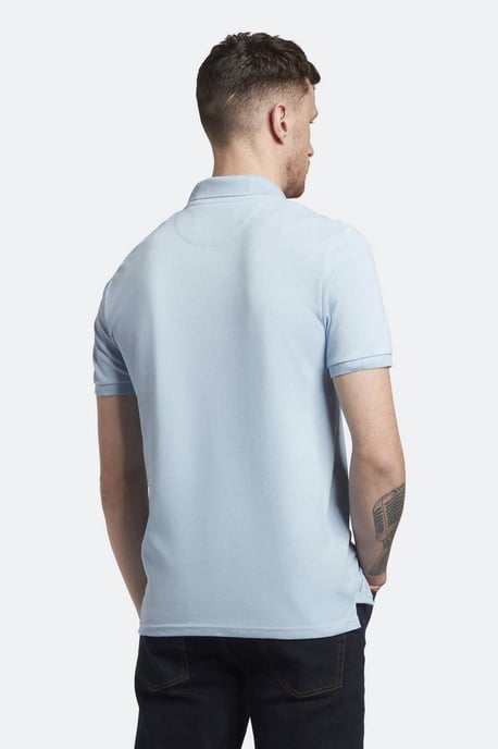 Als ultimative Stilikone von Lyle & Scott steht unser einfarbiges Poloshirt seit Jahrzehnten an der Spitze der Mode. Erhältlich in einer Vielzahl von Farben und hergestellt aus einer leichten, weichen Baumwollmischung, sind unsere Polos ein Muss für jeden - Image 4