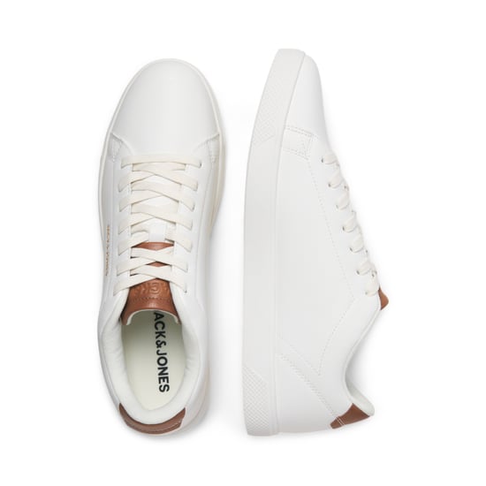 Herren-Turnschuhe von der Marke Jack & Jones. Der Schuh ist aus hochwertigem Kunstleder gefertigt. Marke: Jack & JonesModellname: BossKategorie: HerrenschuheMaterialien: KunstlederFarbe: weiß, cognac - Image 3