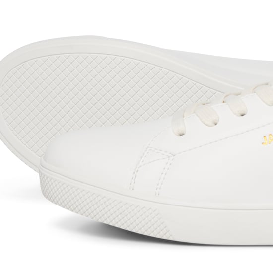 Herren-Turnschuhe von der Marke Jack & Jones. Der Schuh ist aus hochwertigem Kunstleder gefertigt. Marke: Jack & JonesModellname: BossKategorie: HerrenschuheMaterialien: KunstlederFarbe: weiß, cognac - Image 6