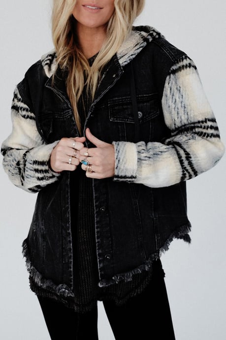 Kapuz denimjacke mit karierten Ärmeln - Image 4