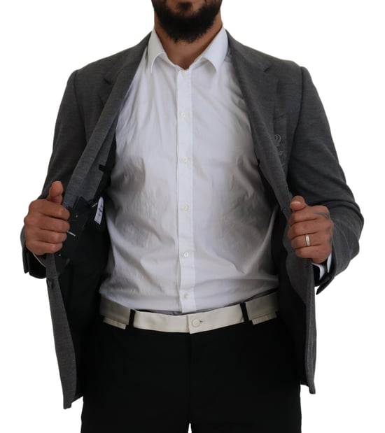 Grauer Blazer mit bestickter Biene im klassischen Schnitt - Image 6