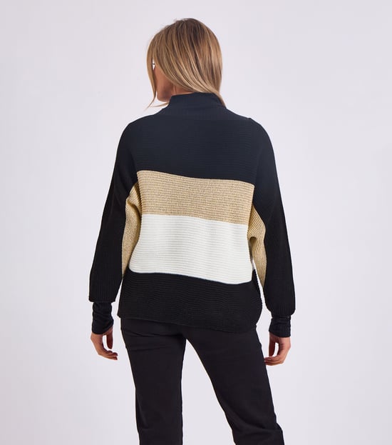 Gestreifter Strickpullover mit Schlitzausschnitt in Übergröße - Image 4