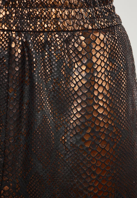 Faina Shorts Damen schwarz kupfer - Image 5