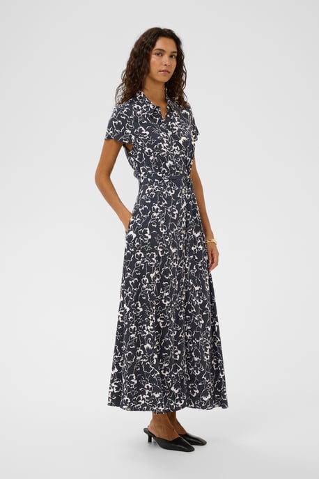 Kleid SLArjana Kleid Feminine Form - Image 3