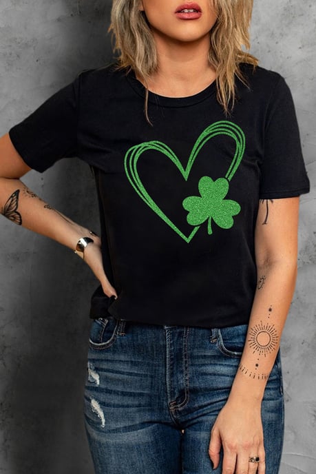 Black Clover Herzförmiges Grafik T-Shirt - Image 1