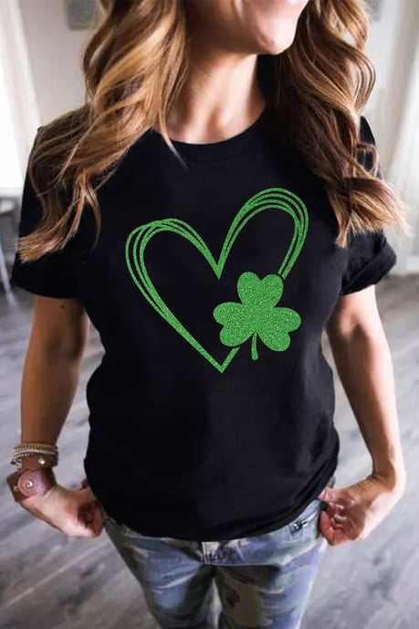 Black Clover Herzförmiges Grafik T-Shirt - Image 3