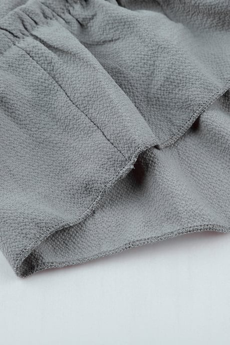Graues V-Ausschnitt Langarm-Rüschendes Schicht-Kleid im Mini-Stil - Image 5
