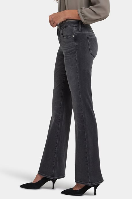 Ava Schlagjeans | Gloomy Marais - Image 2
