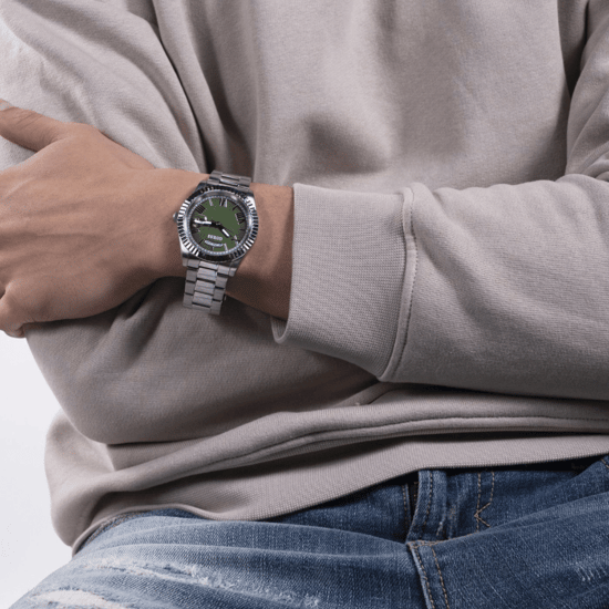 Guess Connoisseur GW0265G10 Herren Edelstahlarmbanduhr — 42 mm grünes Zifferblatt, Tag-Datum, 50m - Image 2