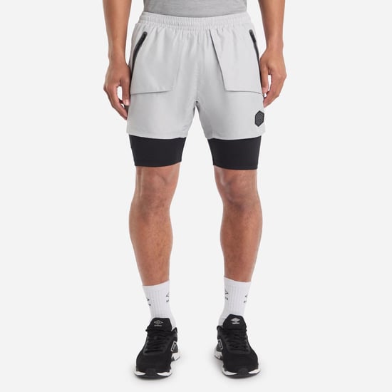 Umbro - "Pro Training Elite" Hybrid-Short für Herren (Hafennebel Grau/Schwarz) - Image 1
