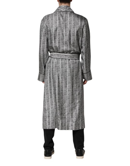 Seidenrobe mit Schalkragen und langen Ärmeln - Image 4