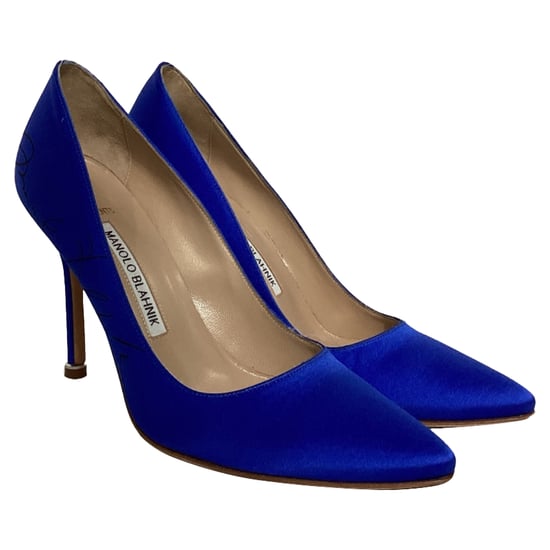 Vetements x Manolo Blahnik Signierte Spitzensandalen aus blauer Satin - Image 5
